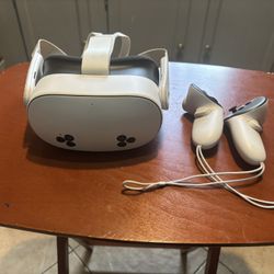 Meta Quest 3S All-In-One Virtual Reality Headset 256GB like new with charger and manual No Box