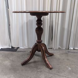 Scalloped Wood Pedestal Accent Table with Inlay