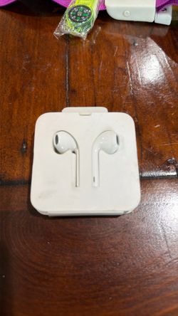 iPhone earbuds lightning