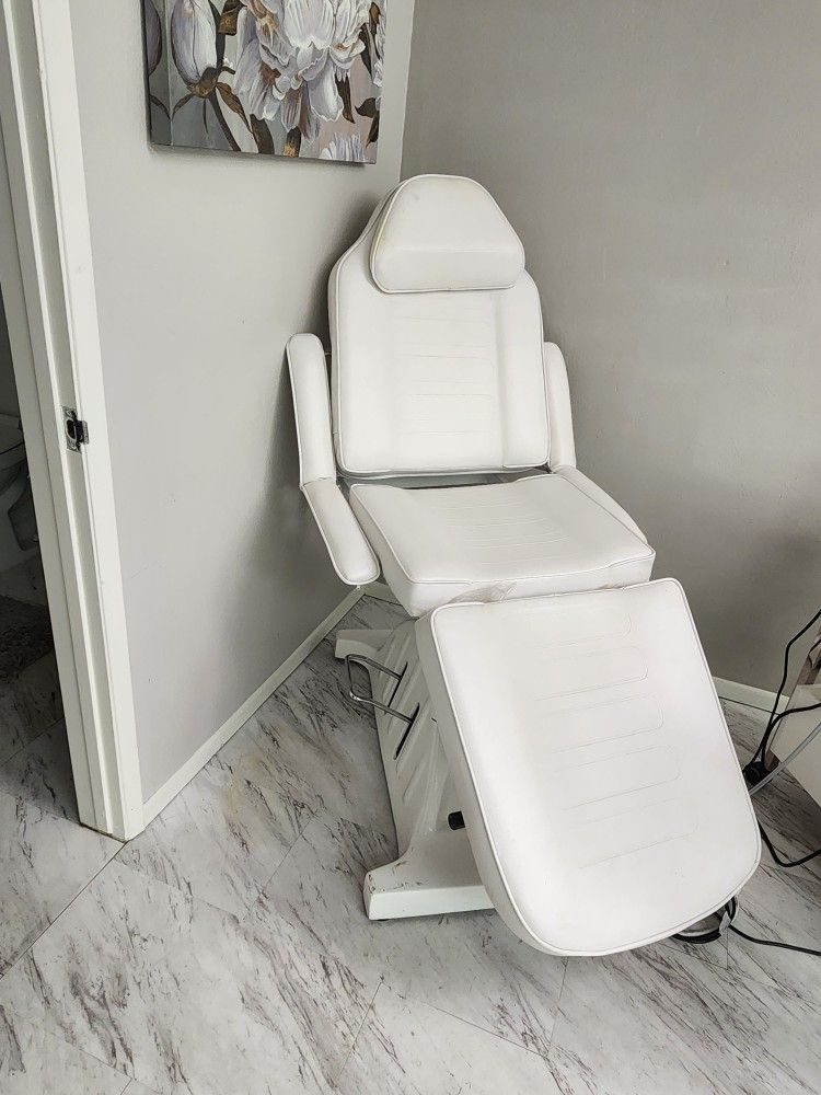 Beautiful Hydraulic facial Bed