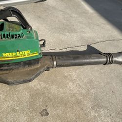 Weed Eater Blower/VAC 925 gas-powered leaf blower. 