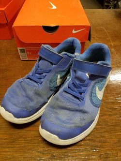 Nike boys tennis shoe size 3Y