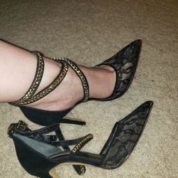 Guess - Black & Gold Heels Size 5.5