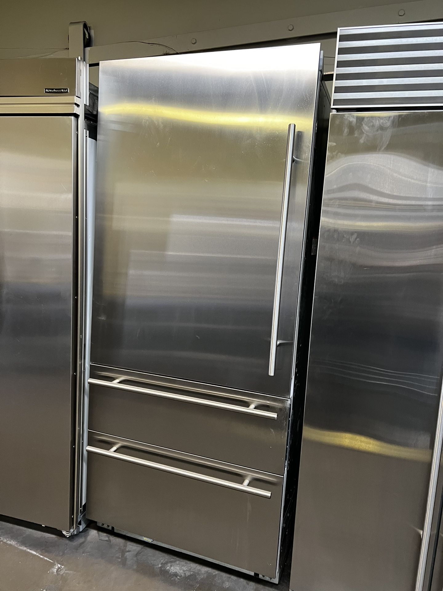 Viking 36”Wide Built In Stainless Steel 7Series Bottom Freezer Refrigerator