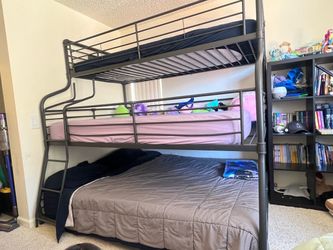Triple bunk