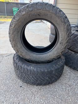 MATCHING PAIR(2) OF LT 285/65 R 18 TIRES