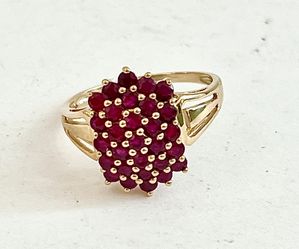Beautiful women's ring solid 10k gold with 30x 0.25 carat rubies. size 9.5