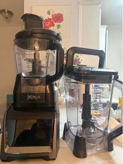 Ninja blender full-size blender and a food chopper/processor