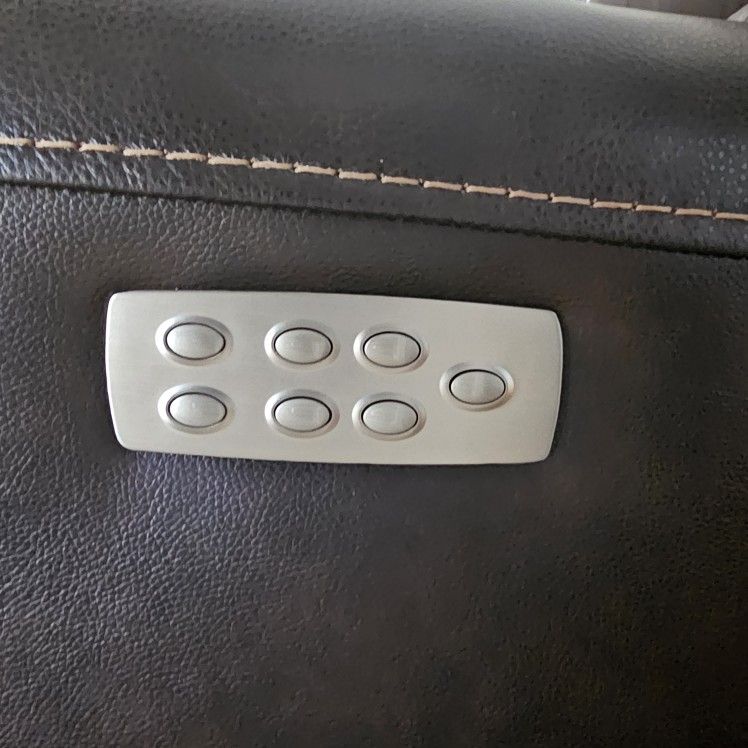 Leather Reclining Sofa (Electric) for Sale in Bakersfield, CA OfferUp