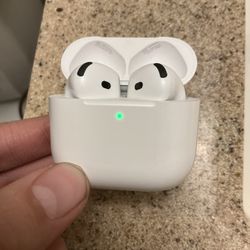 Apple Airpod 4’s 