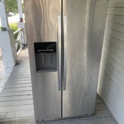 Refrigerator 