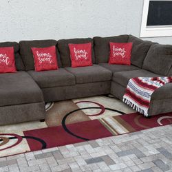 Beautiful sectional sofa with double chaise. Gray / brown color. Delivery available 