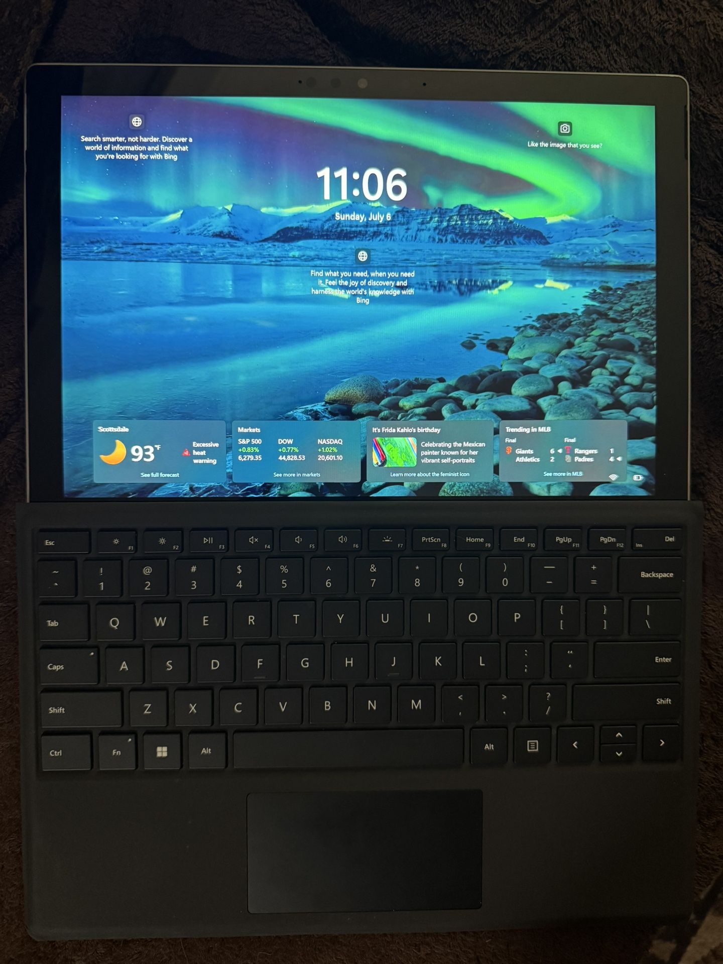 Microsoft Surface Pro 7 – i5 / 8GB / 256GB – w/ Keyboard & Charger
