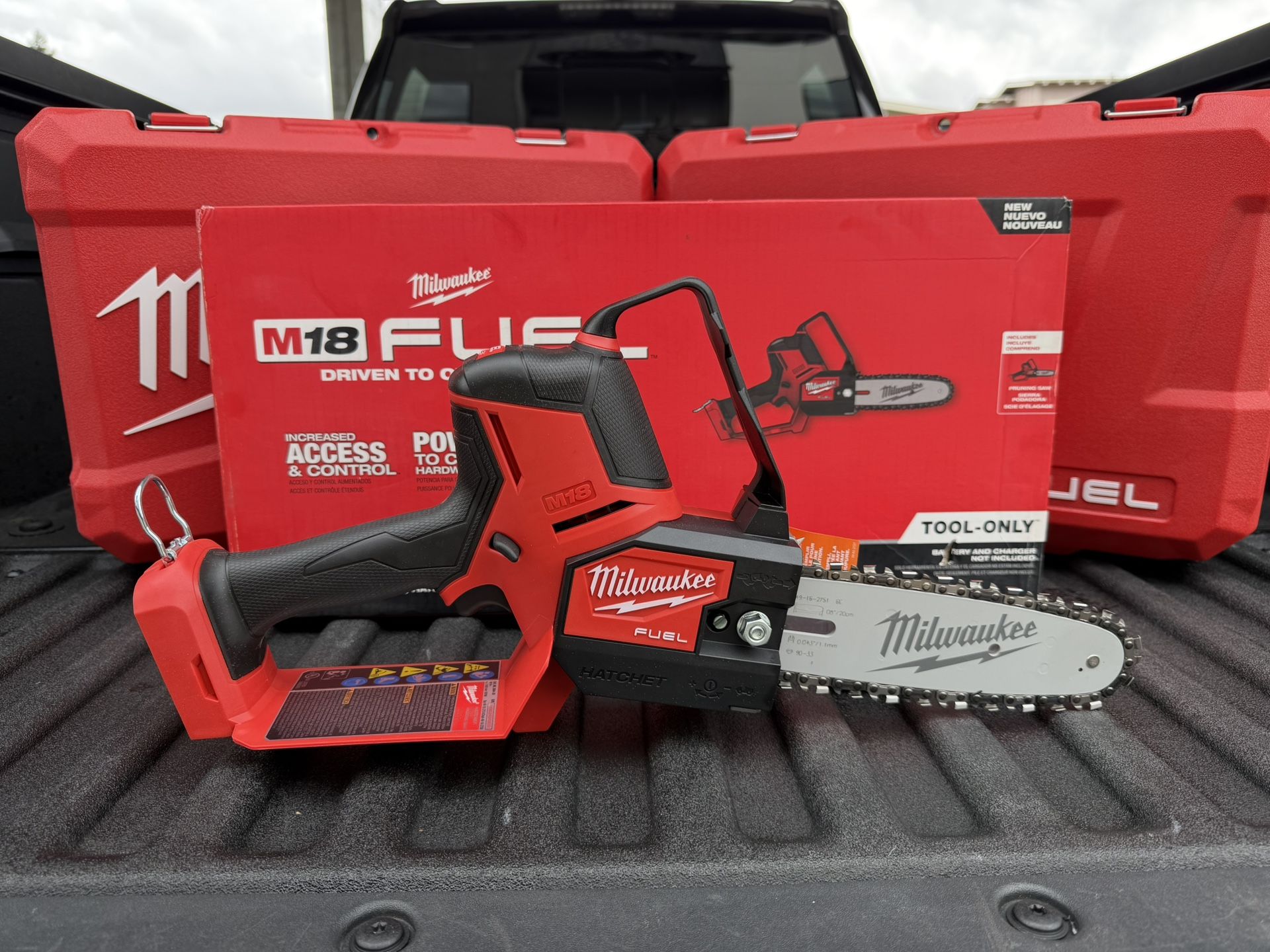 Milwaukee M18 FUEL HATCHET 8” Pruning Saw (Tool Only) – Nueva