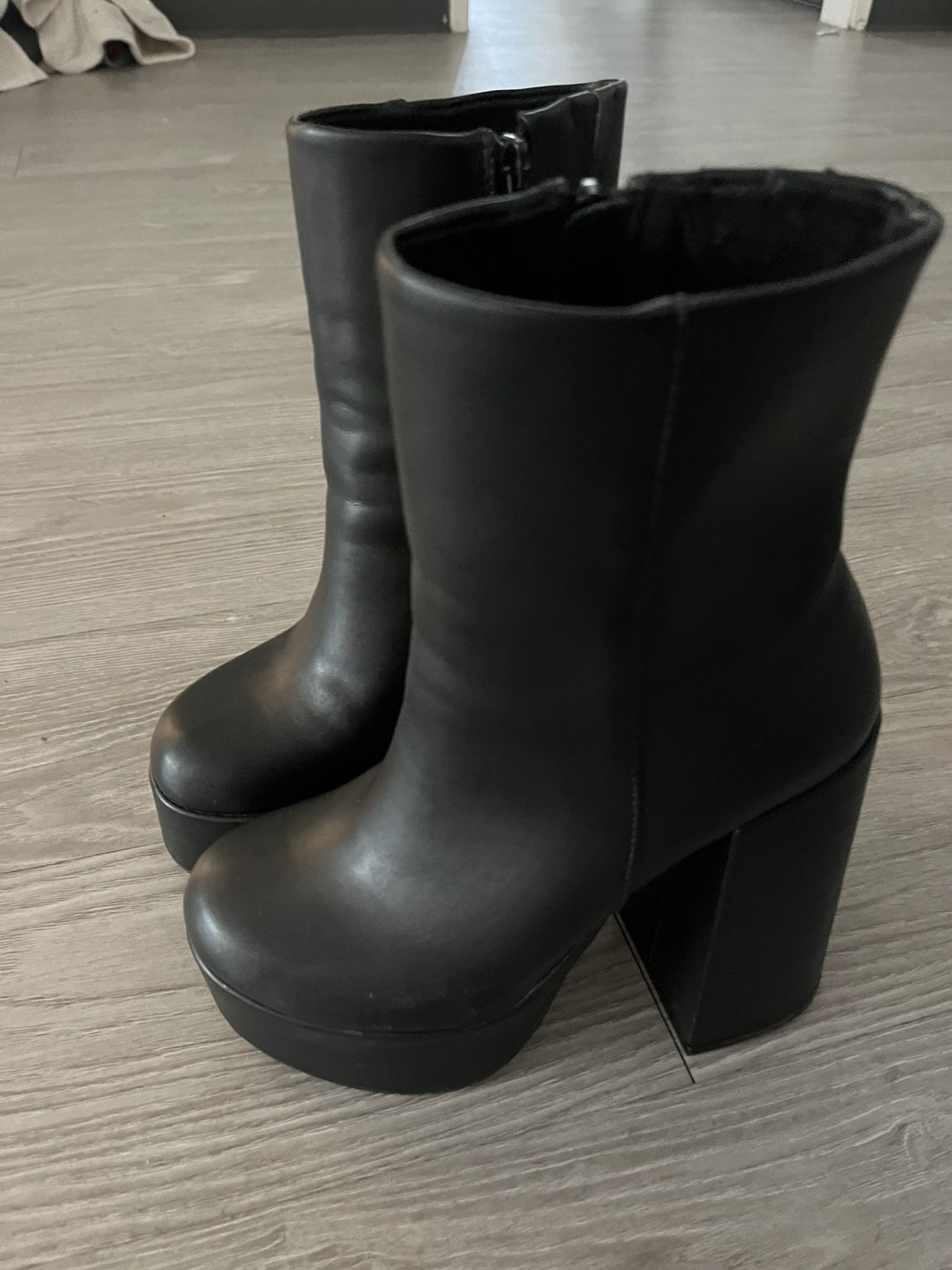 Black Boots Size 6 