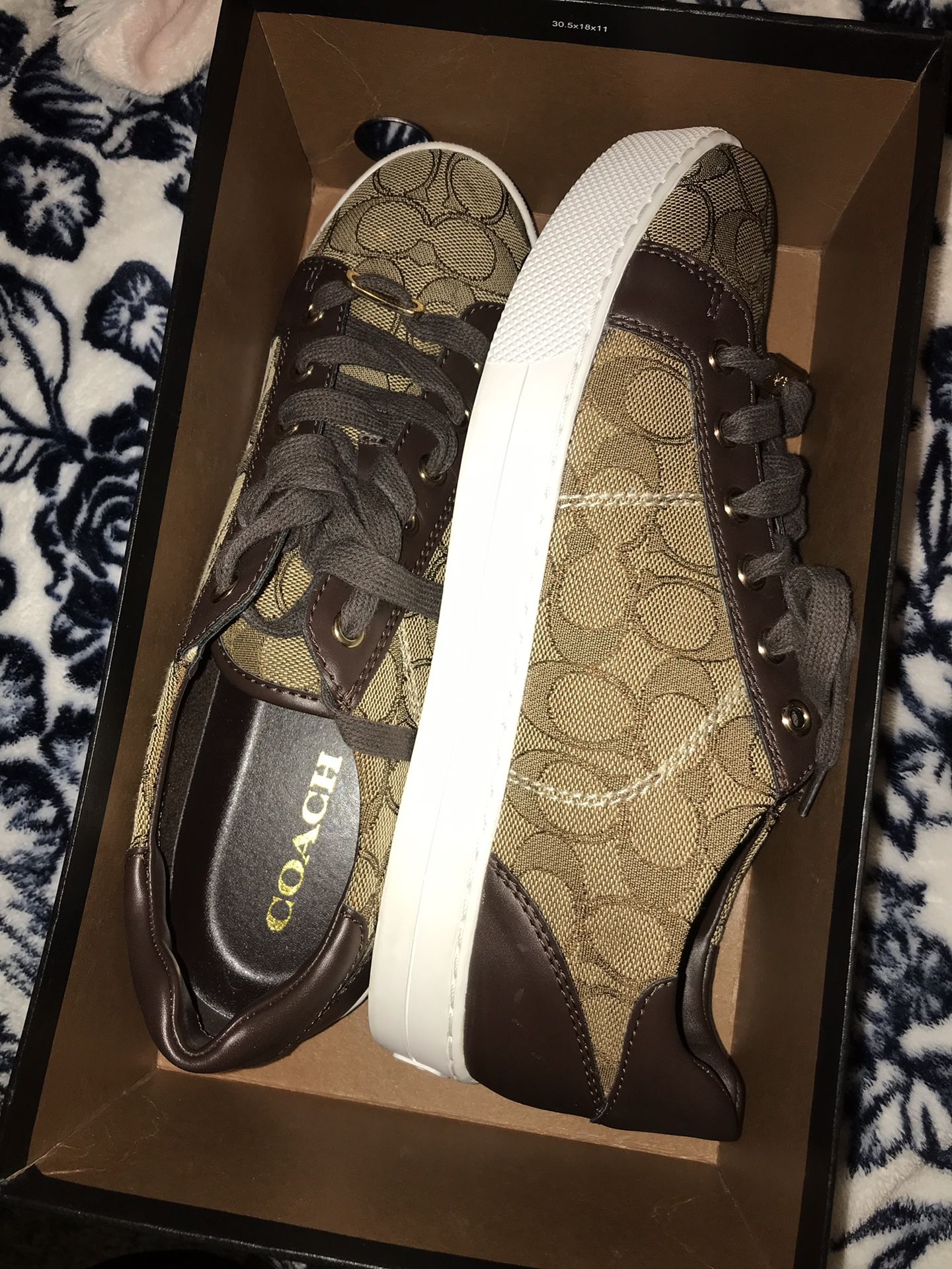 Woman coach shoes size 10 new