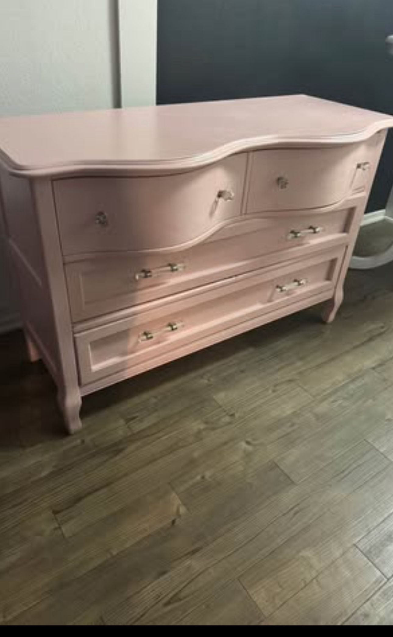 Vintage Light Pink Dresser - www.joarbit.com Vintage Light Pink Dresser - www.joarbit.com
