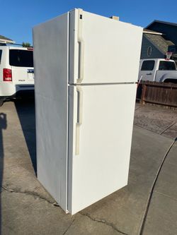 28 In Two Doors Top Freezer