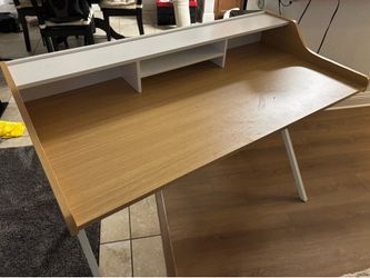 Desk 46 inch W x 24 inch D x 29 inch H