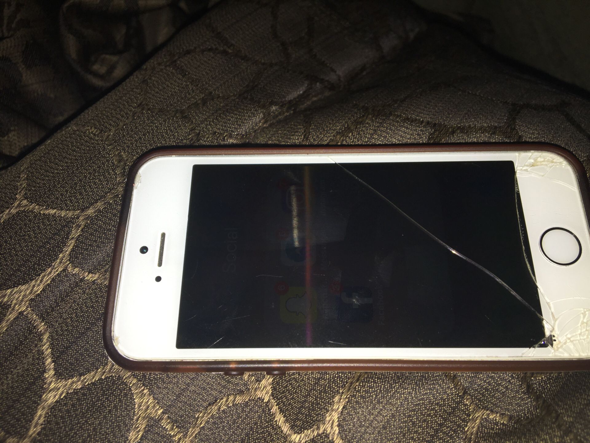 iPhone 5s it’s cracked a little but works prefect