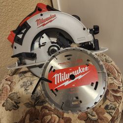 BRAND NEW MILWAUKEE M18 BRUSHLESS (7 "1/4") FRAMING CIRCULAR SAW TOOL ONLY. 