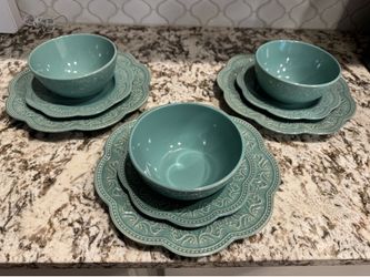 Dinnerware Set