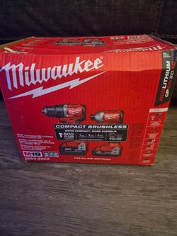 Milwaukee m18 drill set