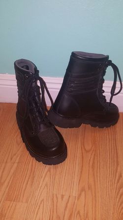 Brand New Roadchrone Motorcycle Boots..size 8 womens...Brand New!