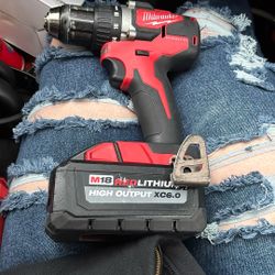 Milwaukee 1/2” Drill/Driver + Xc6.0 Red Lithium Battery Pack