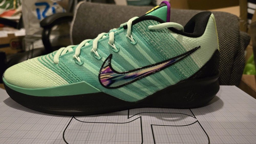 Sabrina 3 Size 11.5 Women's Basketball Shoes