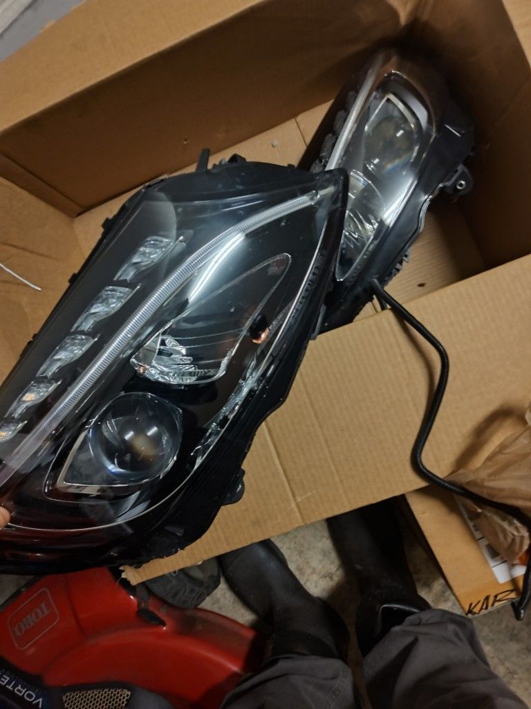 C 300 Mercedes Benz Headlights New