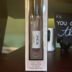 New w/Tag Victoria’s Secret  TEASE Eau de Parfum Travel Spray .23oz   This  fragrance features notes of white gardenia, Anjou pear, and black vanilla.
