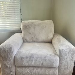 Cozy Faux Fur Beige/Cream Accent Chair