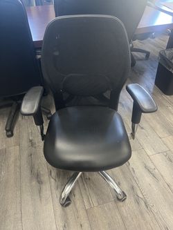 Ergonomic Mesh Office Chair with Lumbar Support – Good Condition
