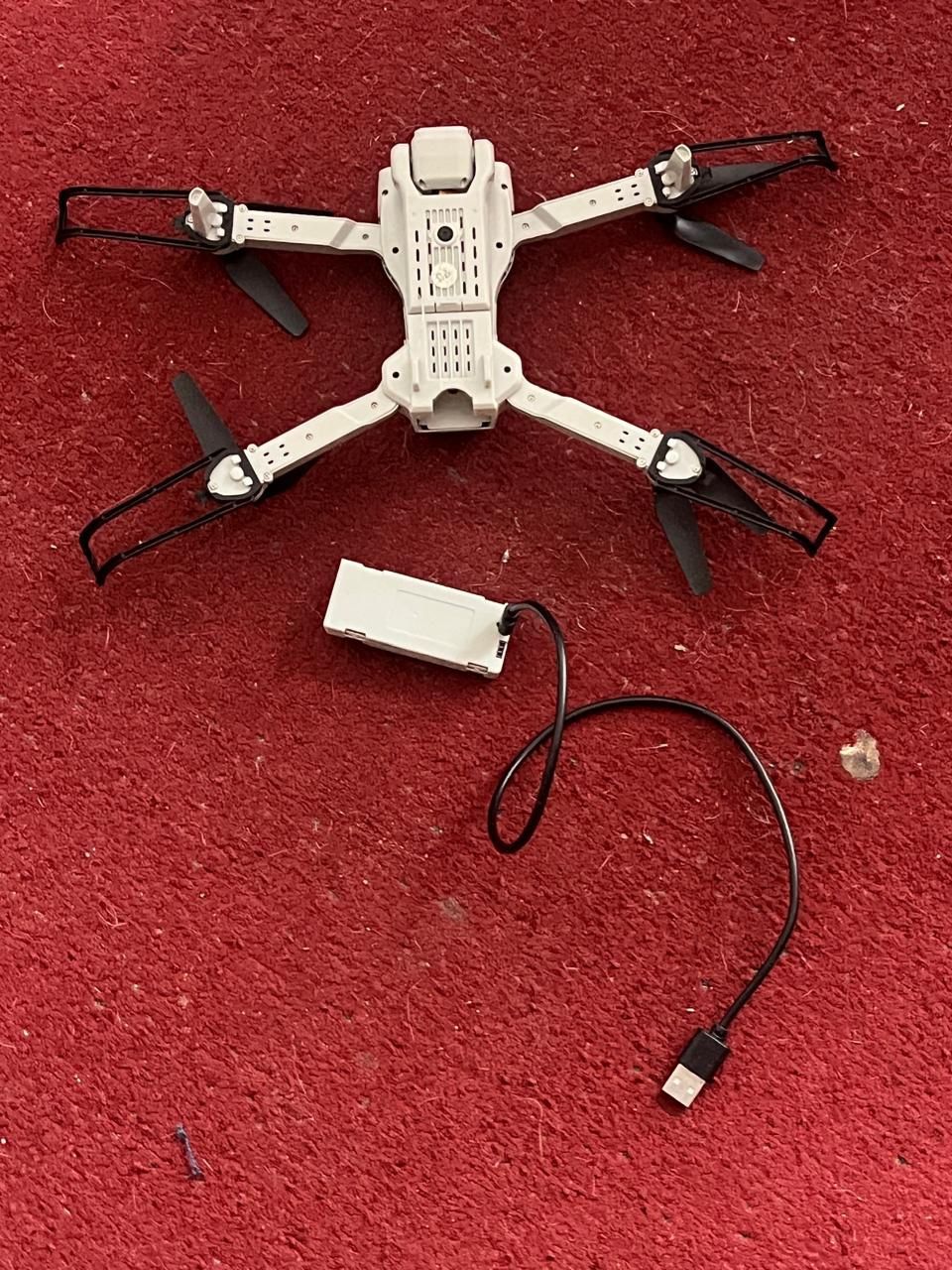 F195 Pro flying Shot With Camera With 4 Batteries. 2 9 V Batteries. and 1 Charging Cable 