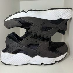 Nike Air Huarache — Black and White