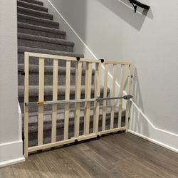 Regalo Wooden Expandable Baby Gate