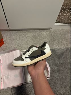 Jordan 1 Travis Scott