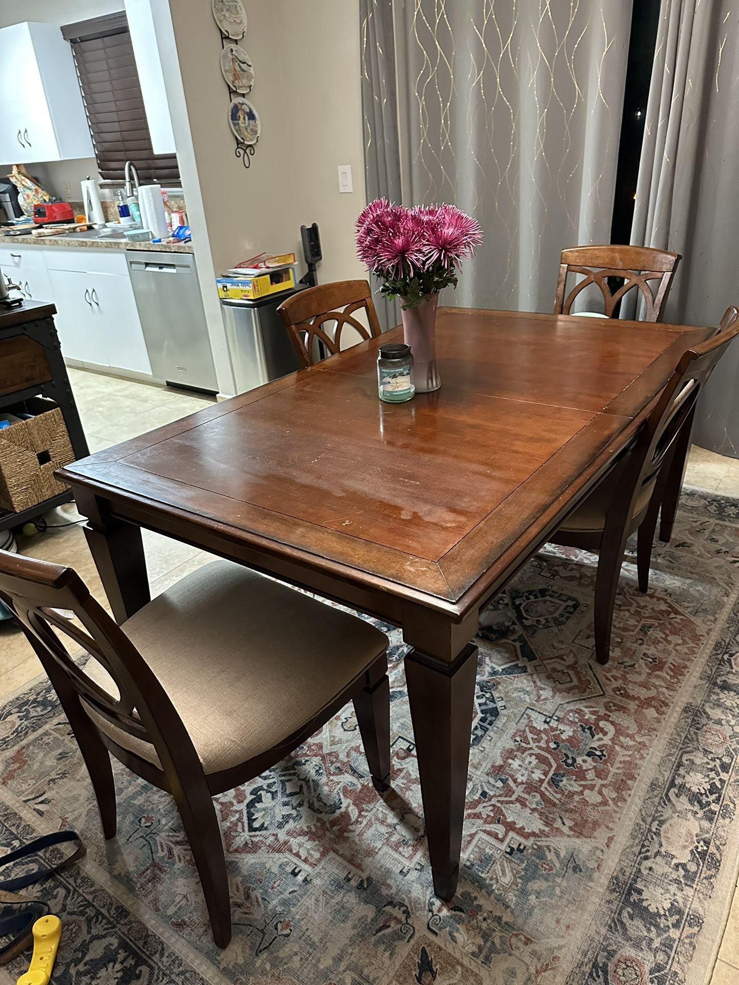 Solid wood dining room table (expandable)