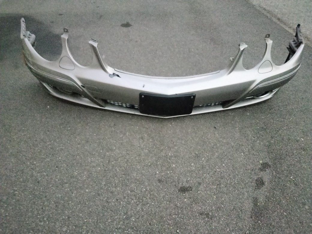 2007-2009 Mercedes E350/550 (E Class) Complete Front Bumper With All The Accessories OEM.