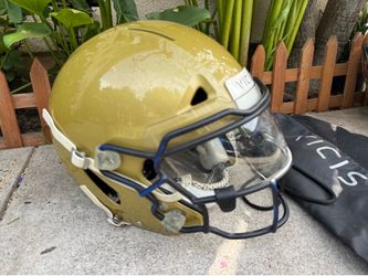 Vicis Zero 1 2018 football helmet size C (XL) in excellent condition. Comes with extra padding and a Vicis bag