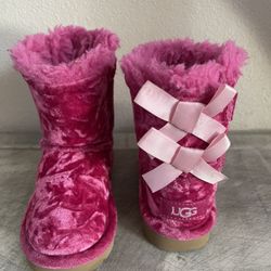 Toddler Uggs Bailey Velvet with bows size 7 great condition (see bottoms) no box