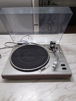 VINTAGE SANYO TURNTABLE