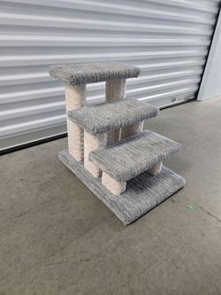Like New Condition Sturdy Carpeted Pet Stairs."CHECK OUT MY PAGE FOR MORE DEALS "