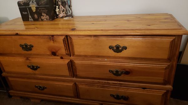 6 drawer wood dresser for Sale in Tucson AZ - OfferUp