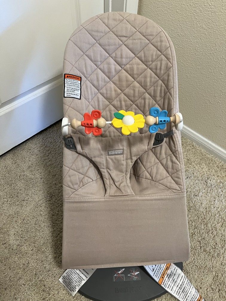 BabyBjörn Bouncer with Toy Bar – Excellent Condition