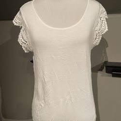 White shirt with lace 1/2 sleeves