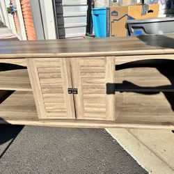 TV Stand/Entertainment Center 