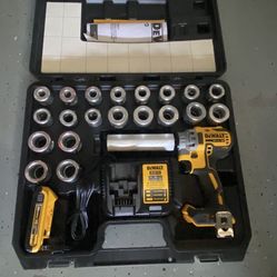 Dewalt 20V Max SR Cordless Cable Stripper Kit DCE151TD1