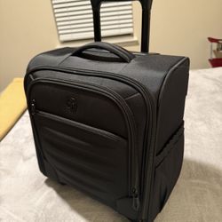 Swissgear Carry On Suitcase | Checklite Underseater 